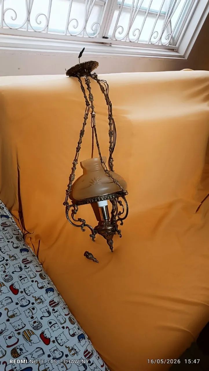 Luminária Suspensa Clássica em Metal e Vidro Opalino Vintage - baixou o preço - Foto 6