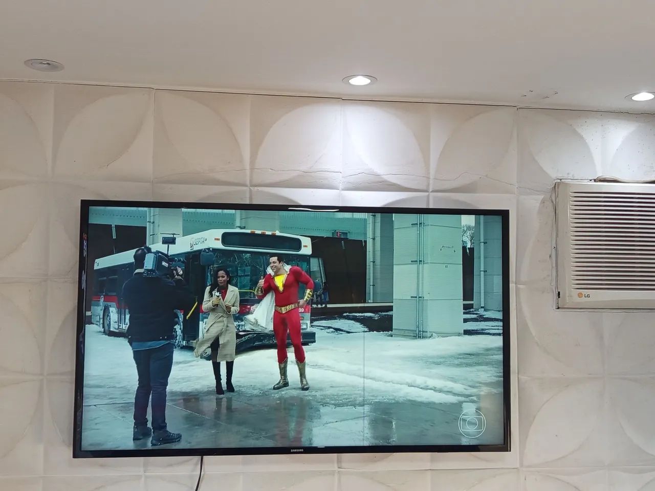 VENDO TV Samsung SMART 48 polegadas com detalhe  - Foto 5