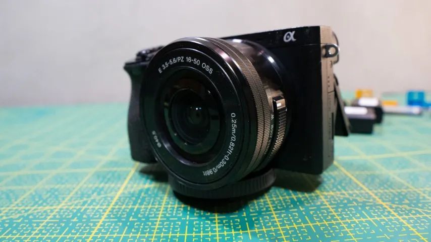 Câmera Sony a6500 + KIT COMPLETO - Perfeito para fotos, vídeos e lives! - Foto 3