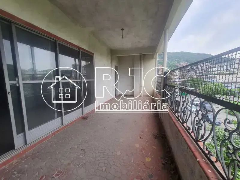 Imóvel para venda possui 701 metros quadrados com 3 quartos em Vila Isabel - Rio de Janeir