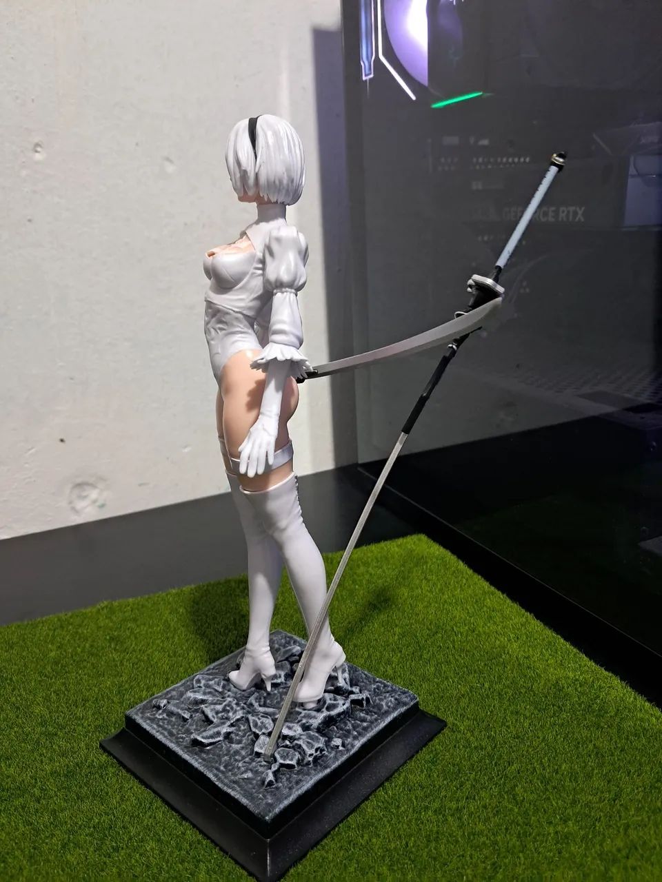 Action Figure Nier: Automata - 2B 26cm - Foto 3