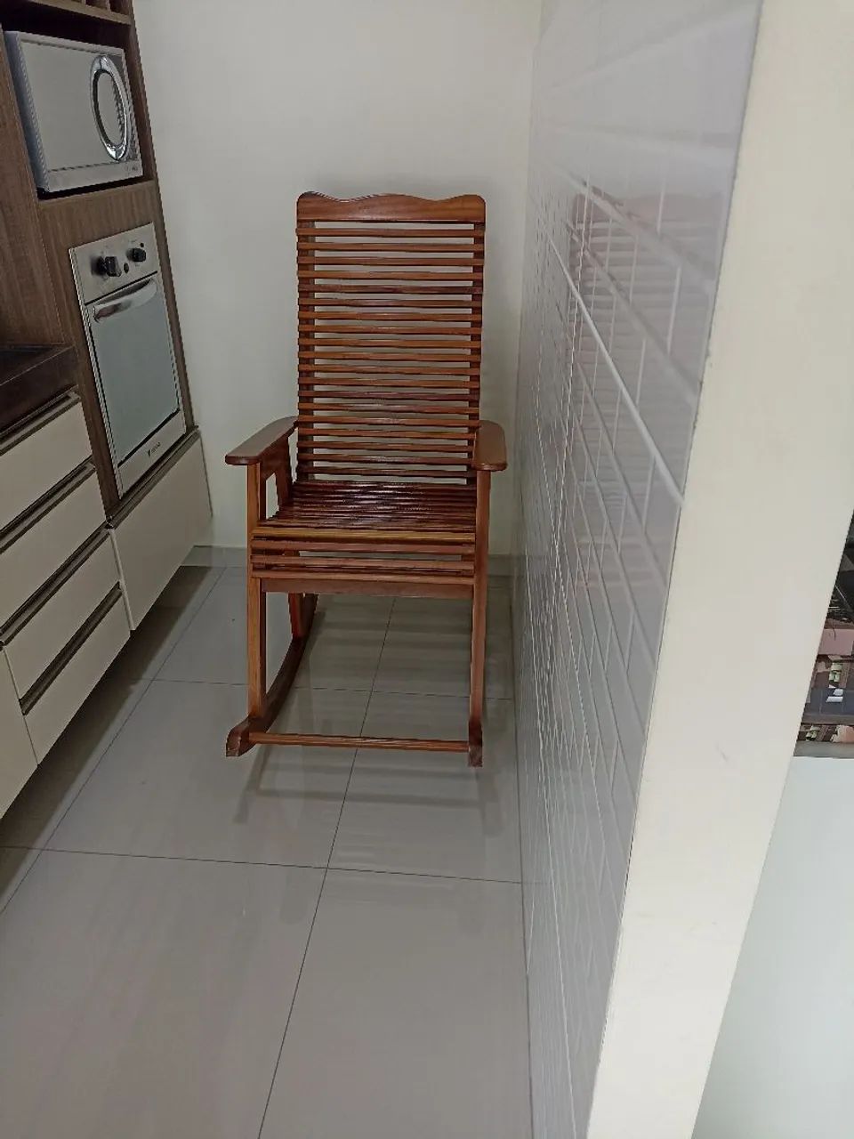 Cadeira de balanço de madeira maciça 700 reais" cada " - Foto 2