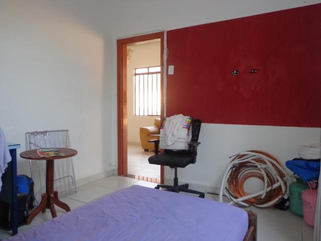 Casa em excelente localização , próximo a comércio variado. - Foto 12
