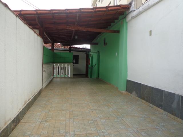 Excelente casa recuada em localização privilegiada. - Foto 5