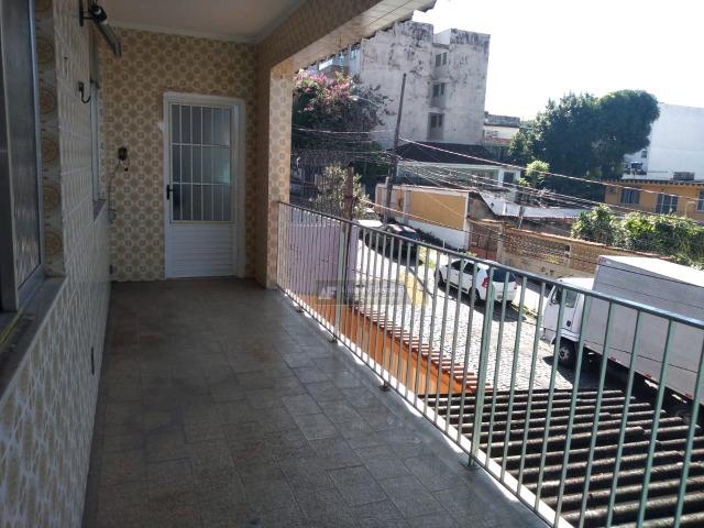Oportunidade - Casa em rua residencial