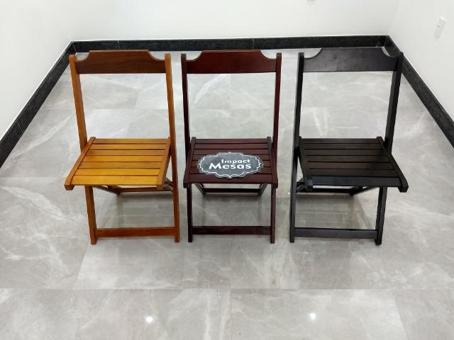 Mesa de Madeira 70x70 com 2 Cadeiras Dobráveis - Foto 5