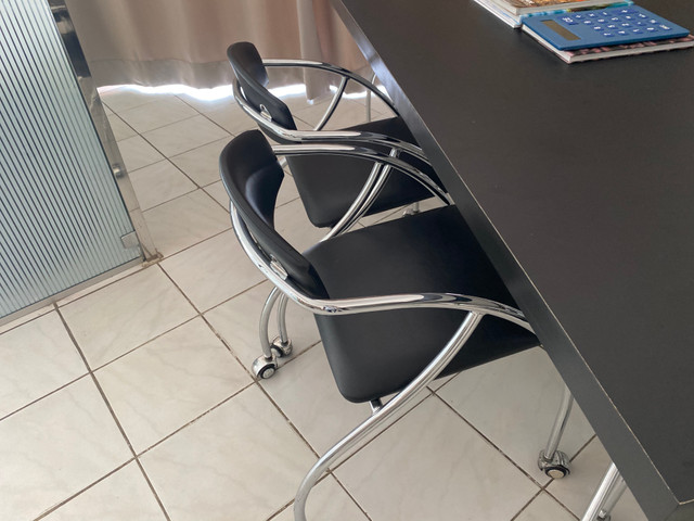 Vendo 4 cadeiras em Aço inox - Foto 4