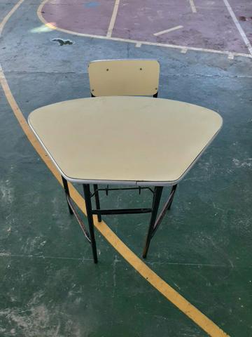 Vendo conjunto cadeira e mesa - Foto 3