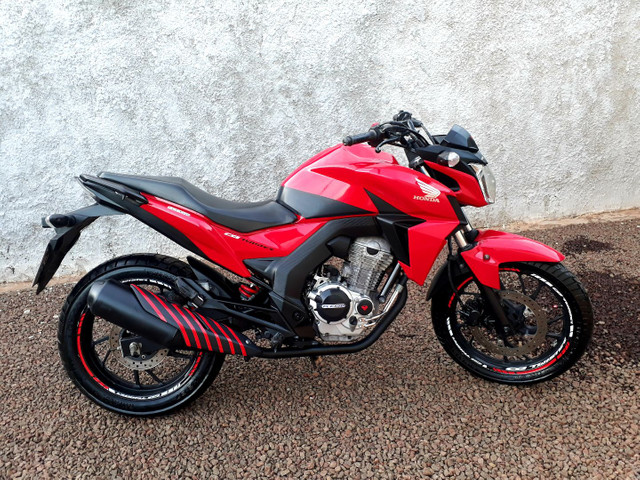 Honda twister vermelha 2016