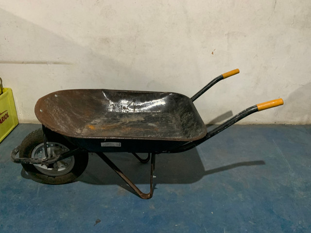Carrinho de mão caçamba