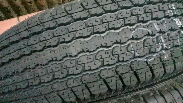 Pneu 215 65 16 Rc Suenp desenho Bridgestone Renault Duster com selo do Inmetro e Garantia