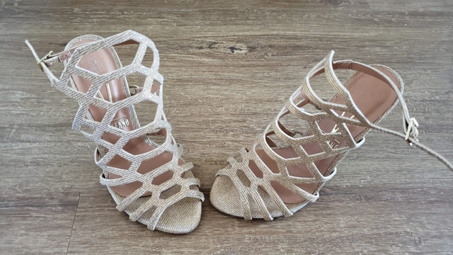 sandalia scarpin rasteira