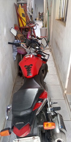VENDÊ UMA CB 300 2010.