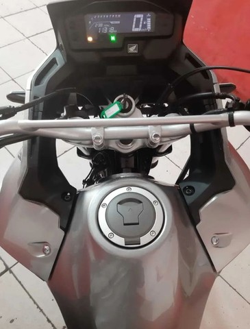 HONDA XRE 300 PRATA BAIXO KM