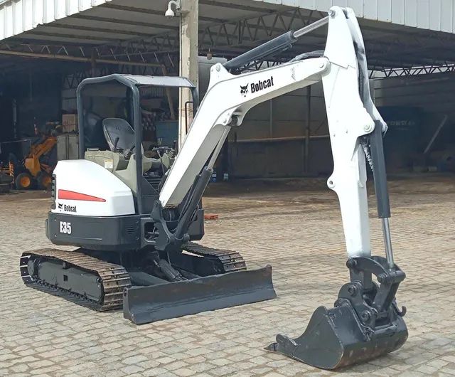 Bobcat mini escavadeira e35