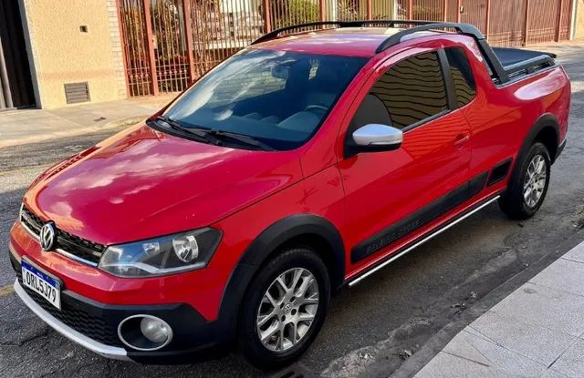 Ela bota a Strada pra mamar: Volkswagen Saveiro CE Cross 2015