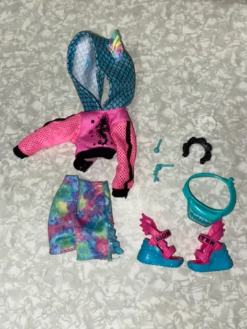 Preços baixos em Calças de Pano Monster High sem Roupas e Acessórios de Bonecas  antigas