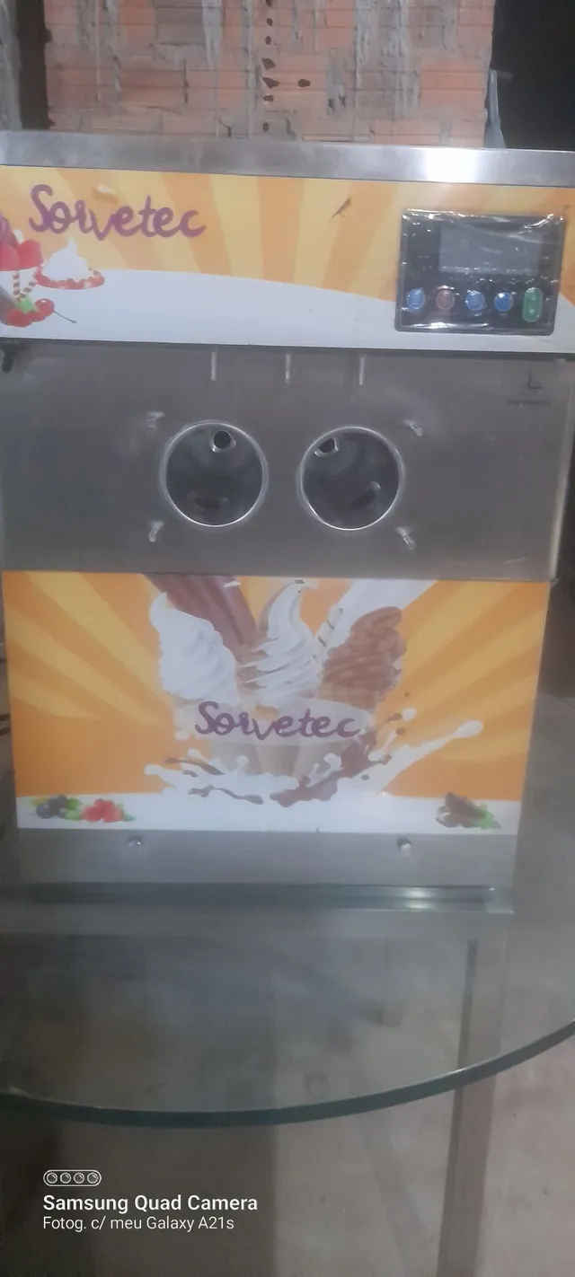 Máquina de Sorvete Expresso de Piso com 3 Bicos Açaí ou Frozen 825B -  SORVETEC