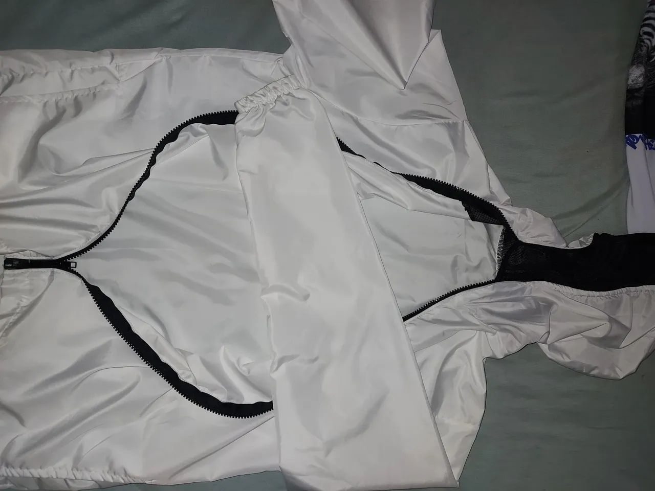 Jaqueta Nike branco com capuz - Foto 3