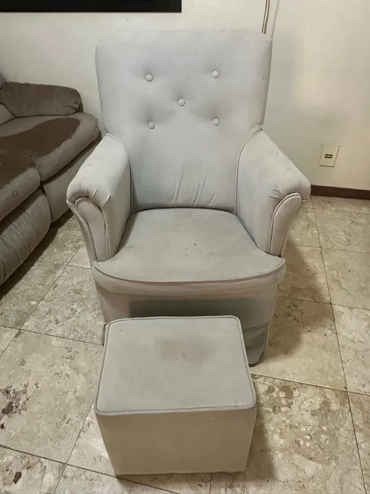 Cadeira de amamentação com puf - Foto 2