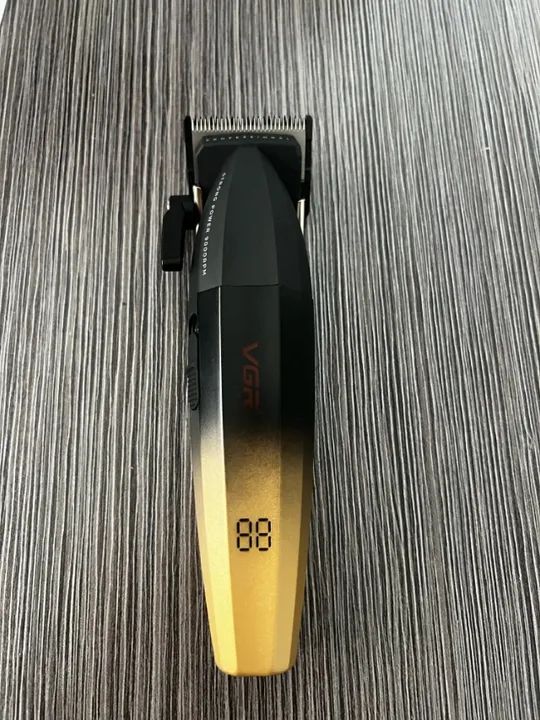 Máquina de Cortar Cabelo Profissional VGR 003 Sem Fio Turbo Display Digital 2 Velocidades 