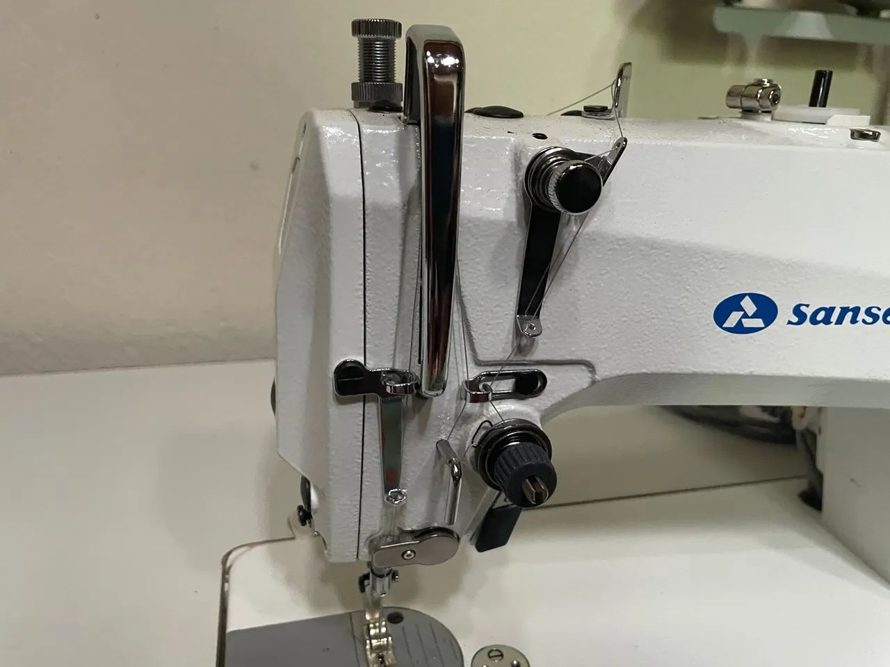 Mesa de Costura Industrial - Ótima para Costureiras! - Foto 2
