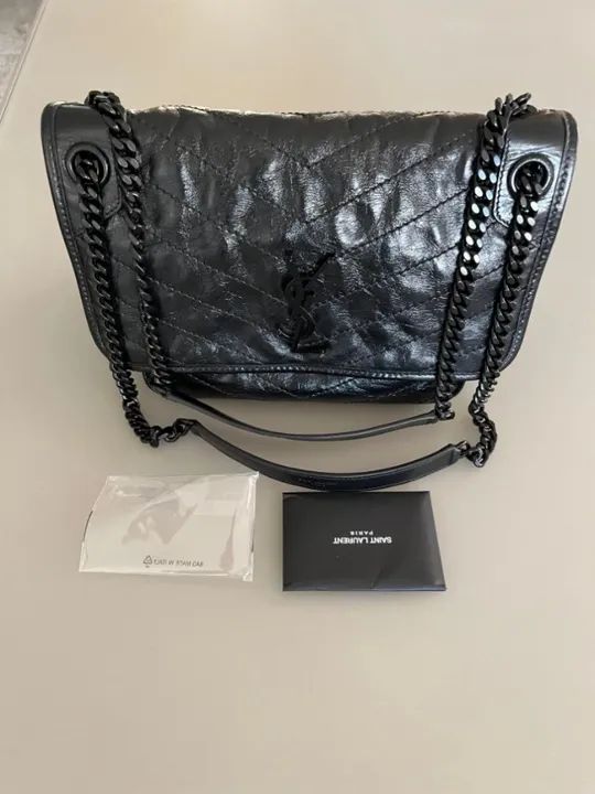 Bolsa Yves Saint Laurent Envelope em Couro Preta semi nova