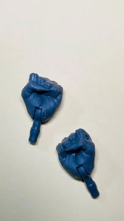 Marvel Legends - 1 par de mãos cor cinza - ideal p/ custom boneco Pantera Negra - Foto 2