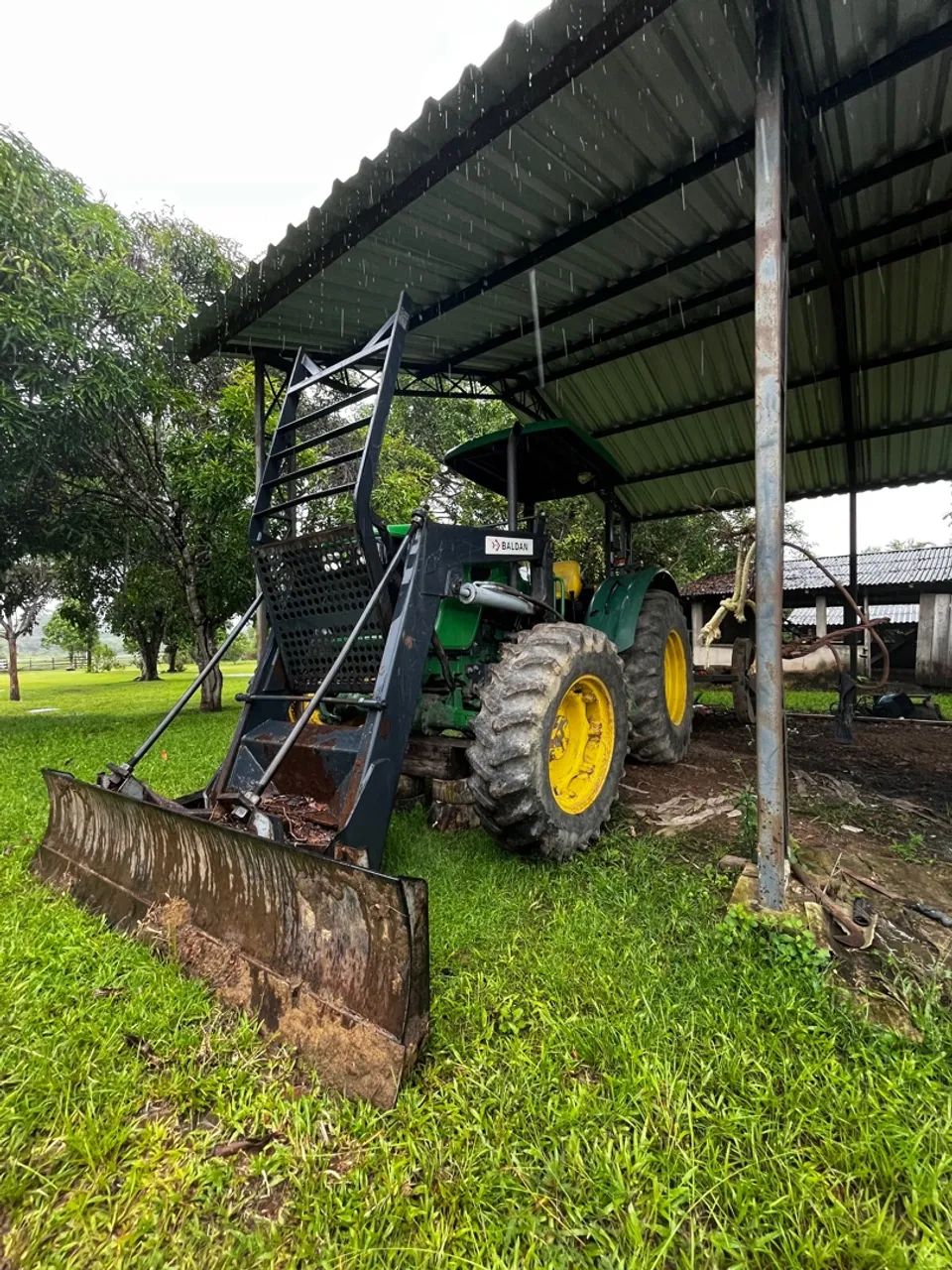Trator Agrícola John Deere com Frontal 5078E (2018) com1696 horas  - Foto 4