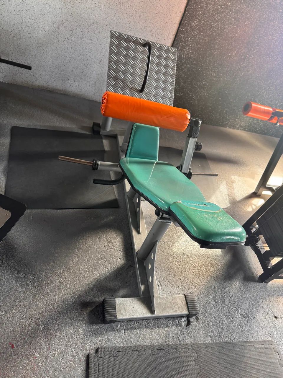 VENDO EQUIPAMENTO DE MUSCULAÇÃO ( ELEVAÇÃO PÉLVICA ) SÓ PEGAR E USAR 