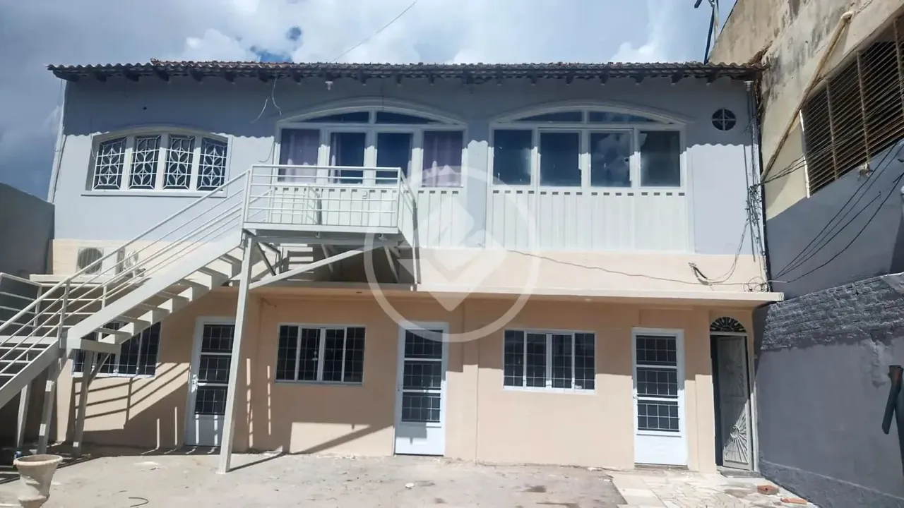 Sobrado Residencial / Comercial no Dom Aquino - Terreno de 325 m² - Área Construída de 380