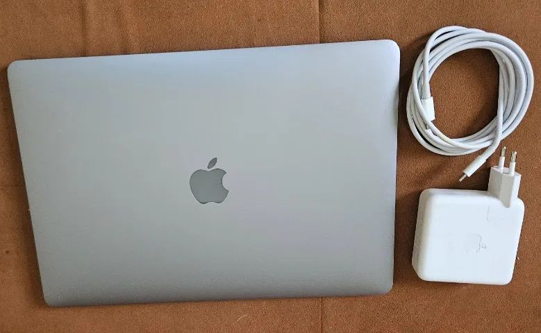 Macbook Pro 13? 2018 Core i7, 16GB, MacHD 1TB, TouchBar Macbook Pro 13? 2018 Core i7, 16GB, MacHD 1TB, TouchBar