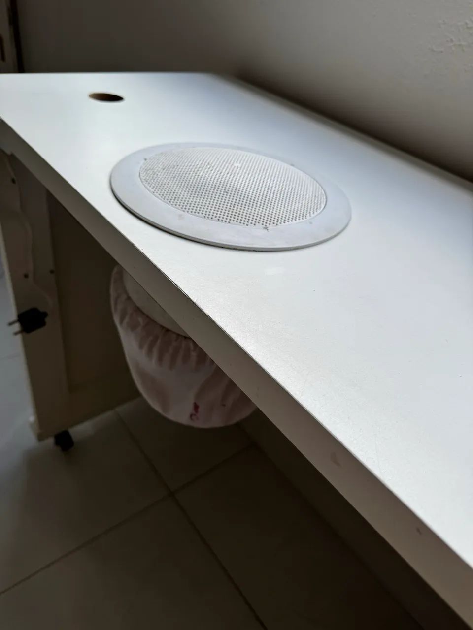 Dust-collecting table64551927288065121