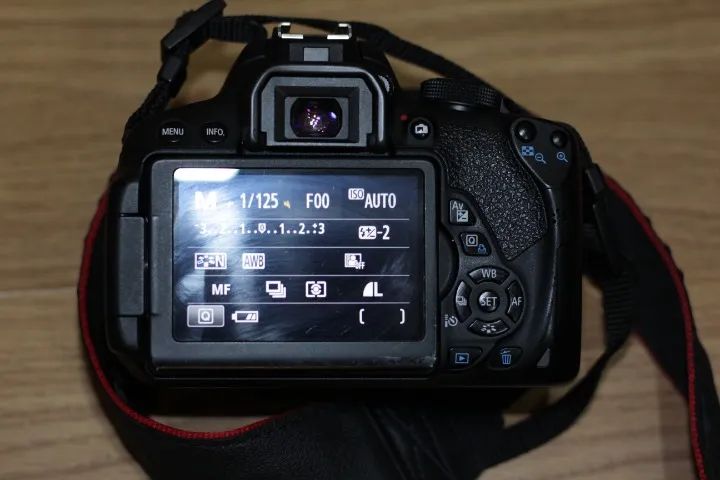 Canon EOS Rebel T5i (700D) - Foto 2
