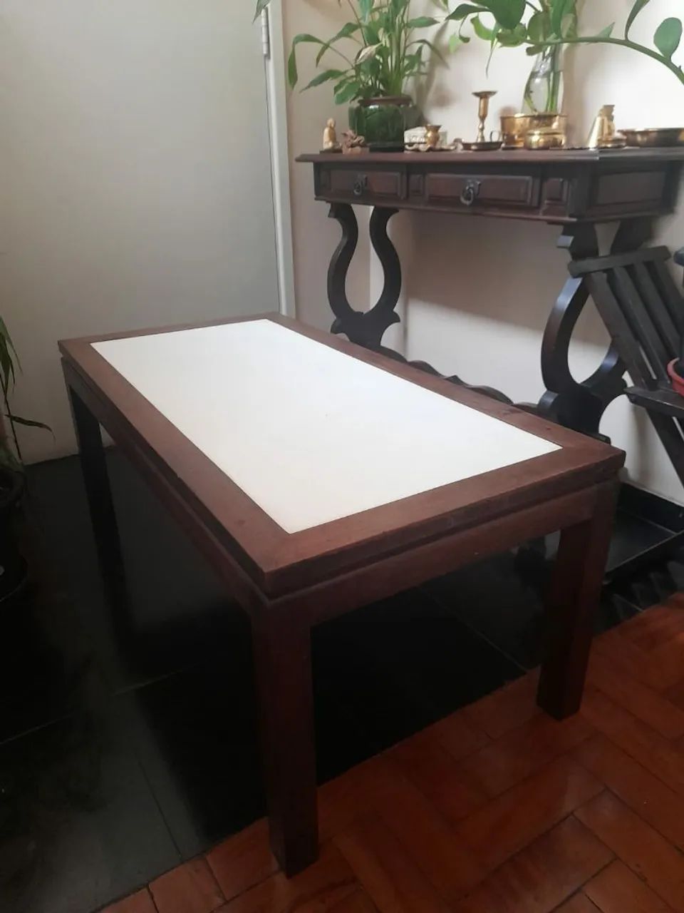 Mesa de centro em madeira.