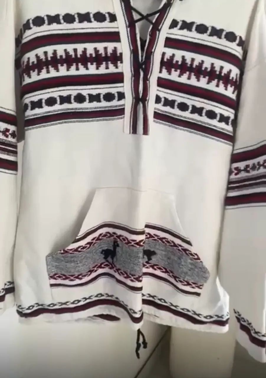 Casaco Peruano original com capuz e detalhes bordados - Foto 3