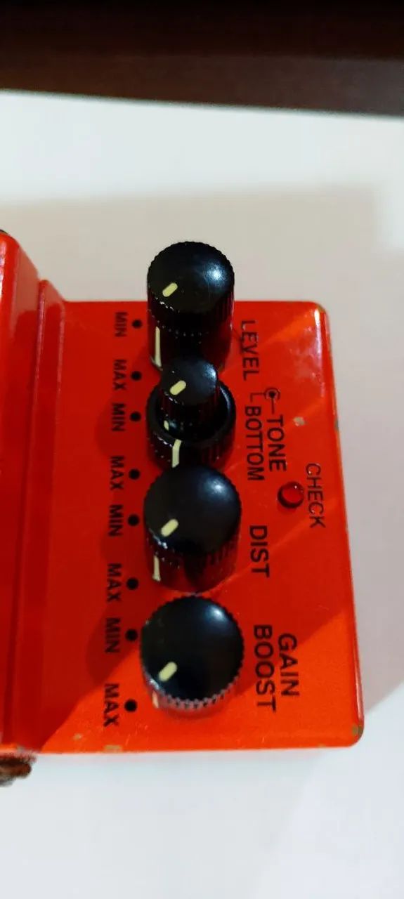 Pedal para guitarra Boss Mega Distortion MD-2 - Foto 5