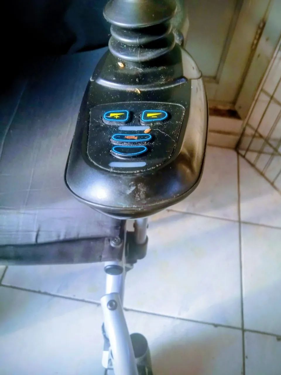 Cadeira de rodas elétrica S. Nova 120K só $ 2.900 - Foto 2