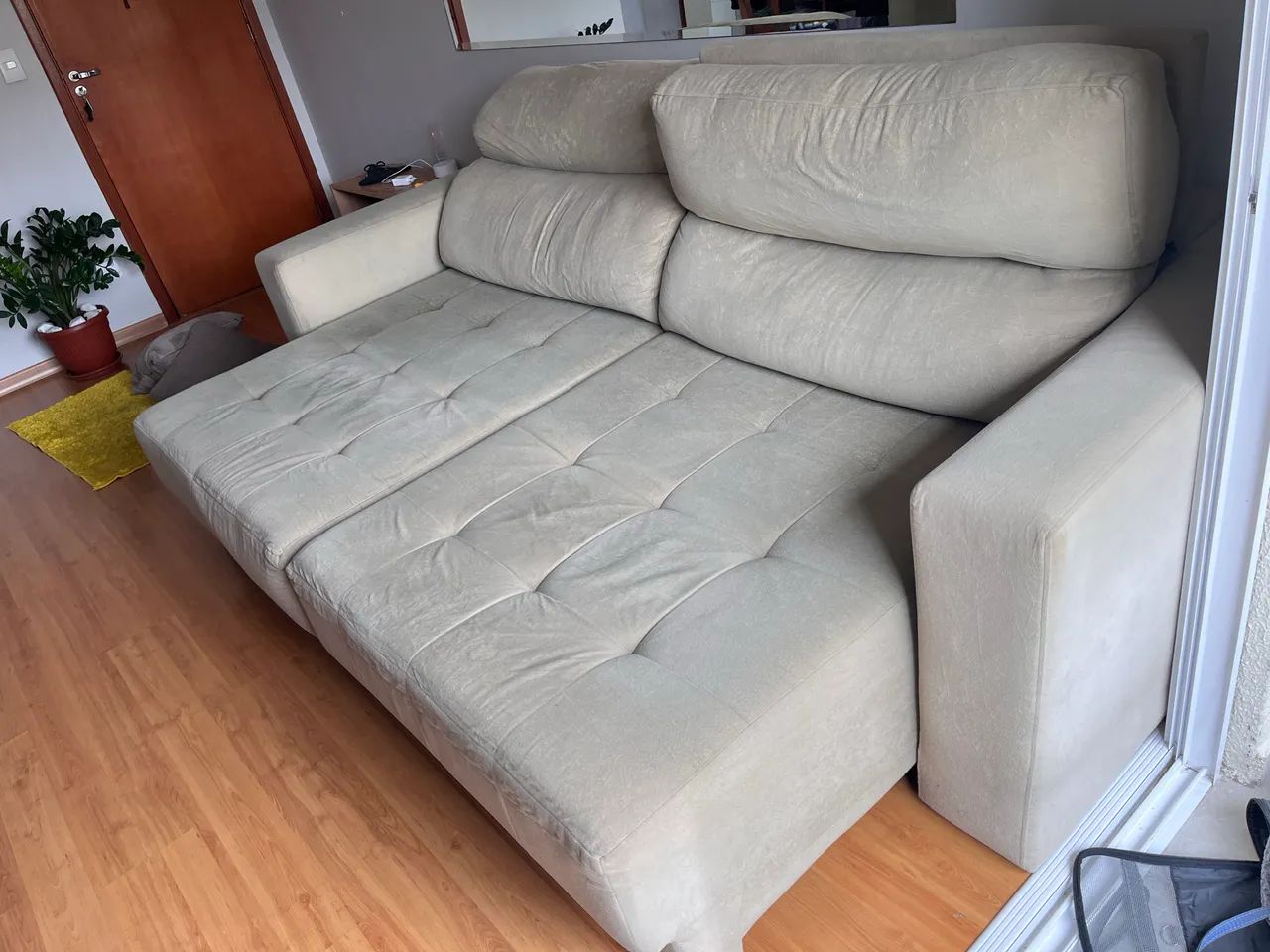Retractable Sofa in Suede64169234529026123