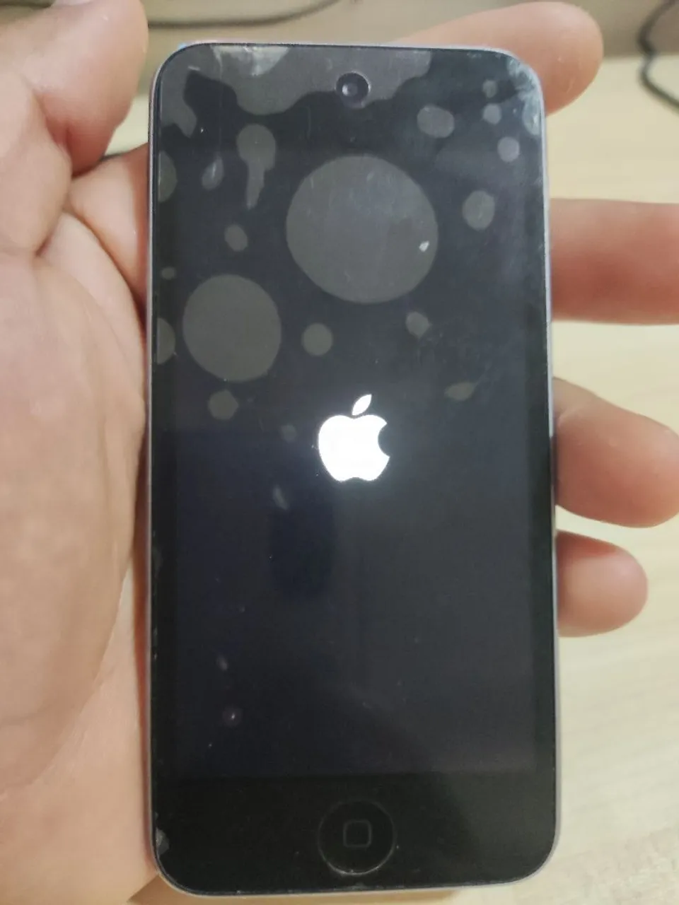 iPod touch 5 128 na conta.<br>Modelo 1421<br>Precisa da manutenção <br>mas informação chat.