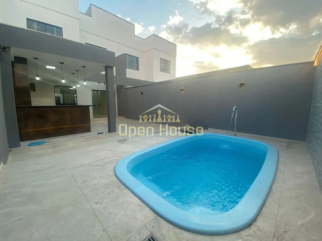 Casa Duplex com 3 Quartos e Área Gourmet em Pinheiral/RJ Com Piscina, Suíte com Sacada e