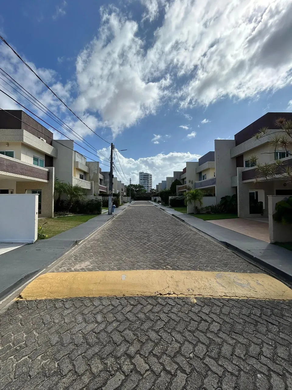 EXLUSIVA CASA DE ALTO PADRAO NO OLHO D AGUA, REFORMADA, PROJETADA E MOBILIADA , VILA RONAM