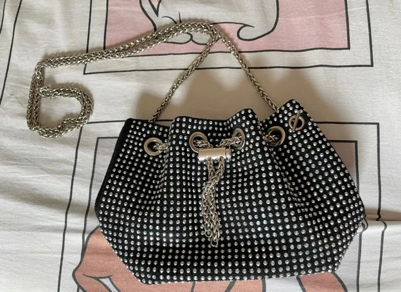 Bolsa de mão preta com brilho