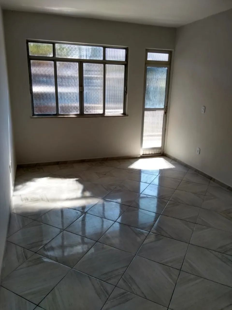 Ap na Rua Samin com 2 Quartos, Varanda, Dependência Completa e Vaga de Garagem  - Foto 5