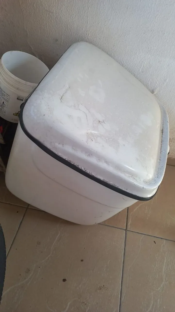 Baú para moto branco + suporte