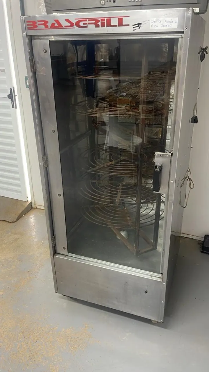 MAQUINA DE ASSAR FRANGO E CARNE ROTATIVA BRASSGRILL