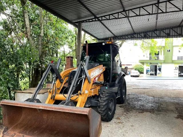 Retroescavadeira Case 580n ano 2020