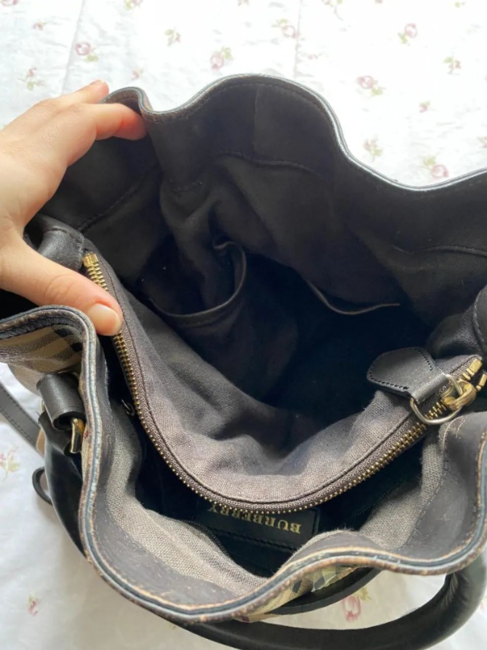 Bolsa com Alça Burberry Haymarket Check Medium Golderton - Foto 5