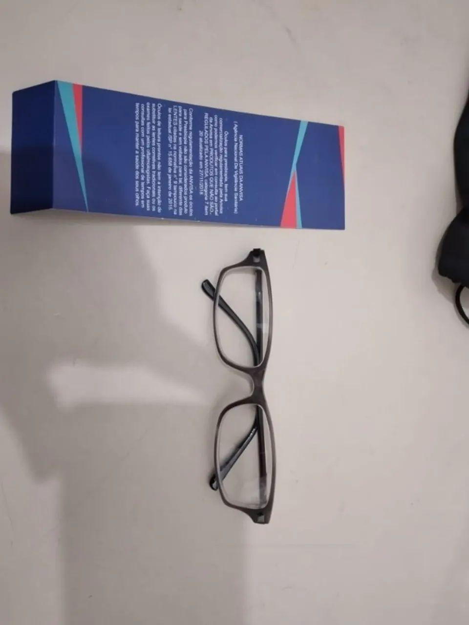 armação óculos de grau cinza com preto