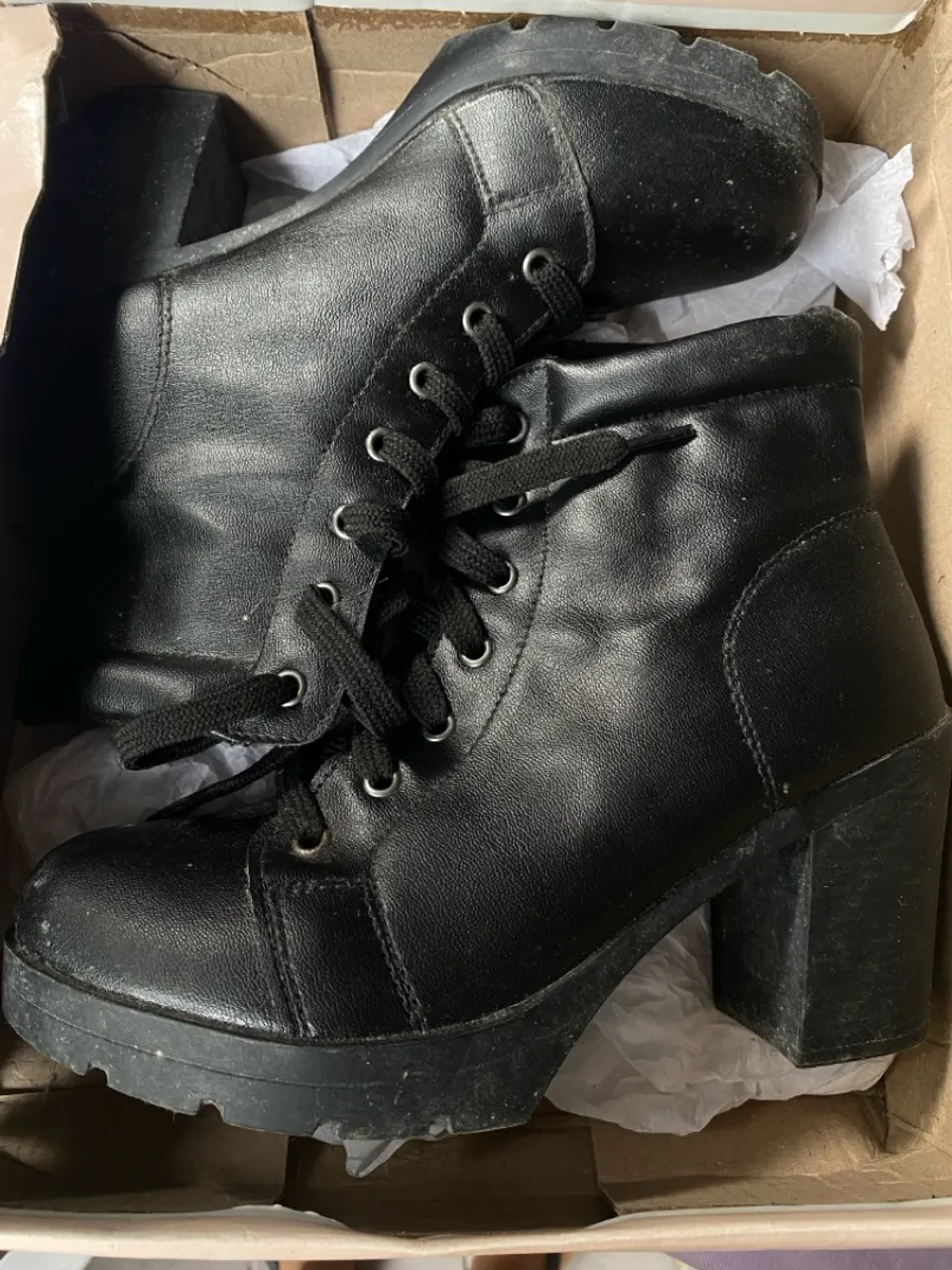 Bota Coturno Feminina Preta com Salto Bloco